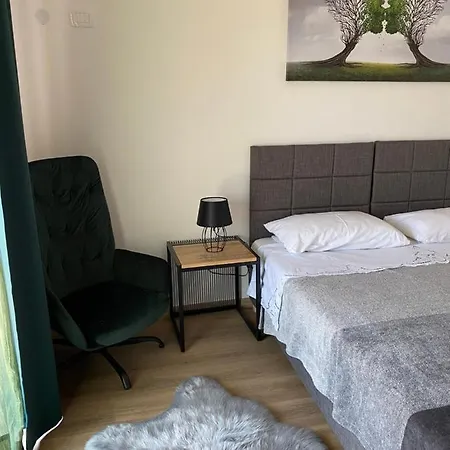 Maris Apartment *