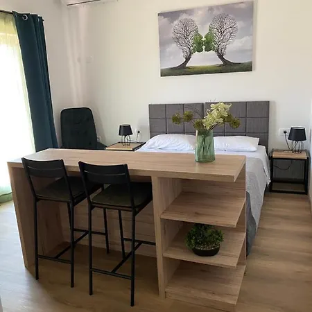 Maris Apartment *